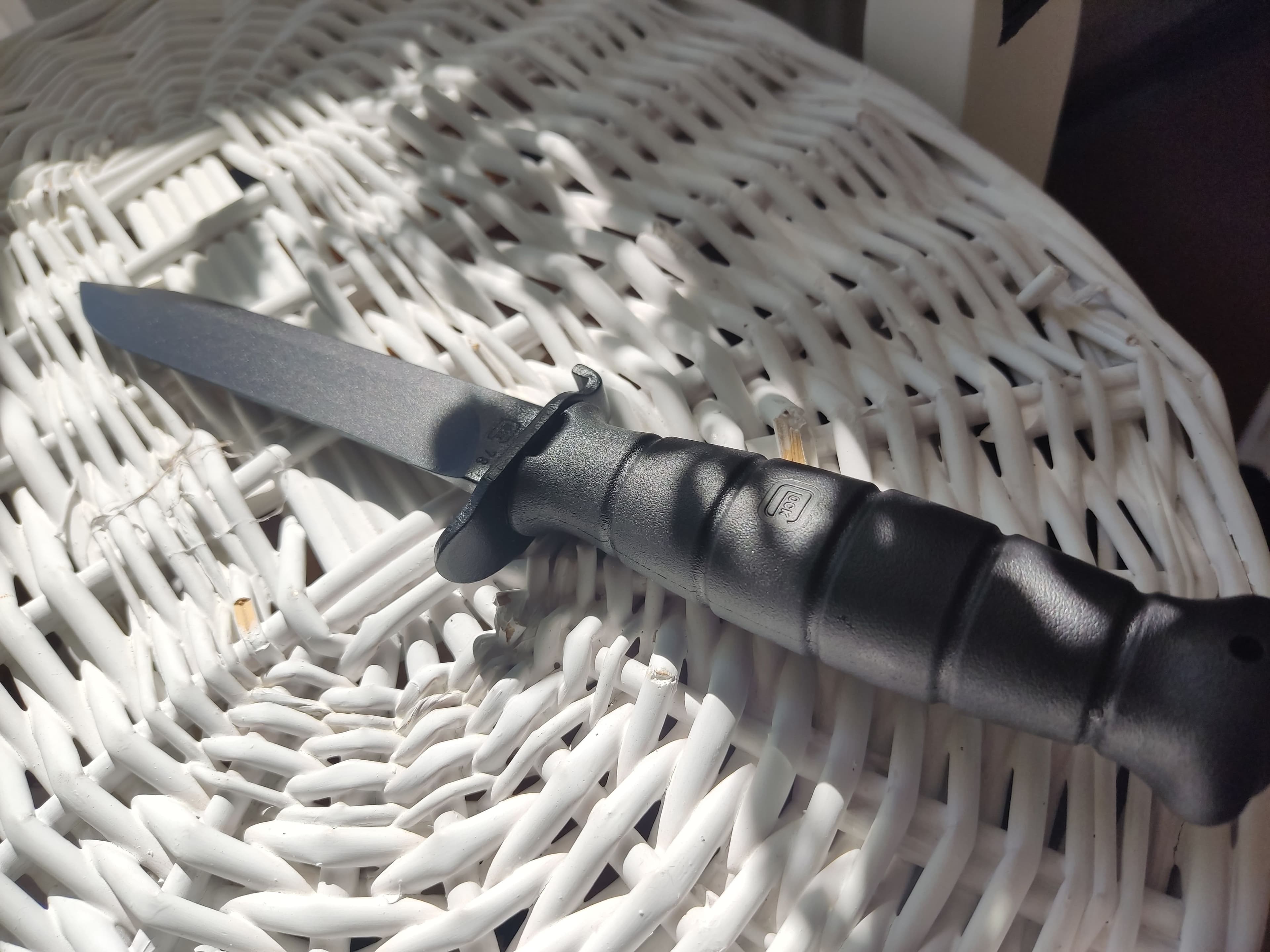 Broušení útočného nože značky Glock.